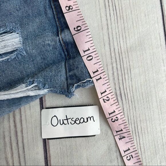Chelsea & Violet Women’s Distressed High Rise Raw Hem Denim Shorts Size 27 - Picture 12 of 12